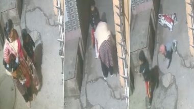Delhi Shocker: দুই সন্তানকে রাতের অন্ধকারে রাস্তায় ফেলে দিয়ে পালিয়ে গেলেন মা, দেখুন সিসিটিভি ফুটেজ
