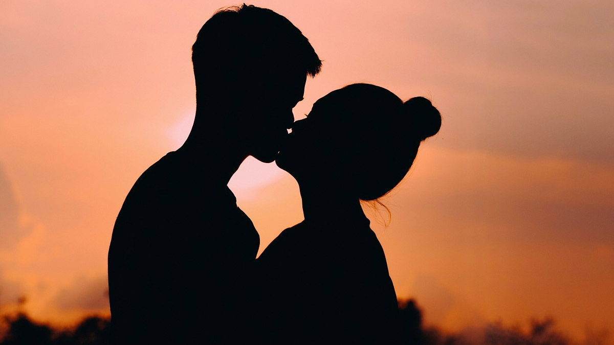 Student Pours Petrol On Teacher For Love: অশ্লীল মন্তব্য়, কু-ইঙ্গিত, শিক্ষিকার উপর এক তরফা ভালবাসায় জ্বলে চরম নৃশংসতা ছাত্রের, পেট্রল ঢেলে...