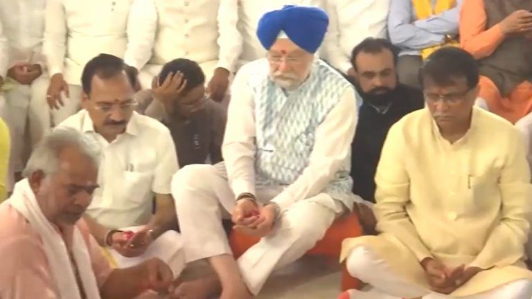 Hardeep Singh Puri in the inauguration ceremony of the election office: নির্বাচনী কার্যালয় উদ্বোধনে কেন্দ্রীয় মন্ত্রী হরদীপ সিং পুরি