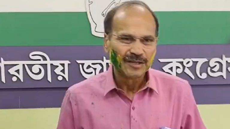 Adhir Ranjan Chowdhury comment on Varun Gandhi: গান্ধী পরিবারের সদস্য হওয়ায় বিজেপি বরুণকে টিকিট দেয়নি, মন্তব্য অধীরের