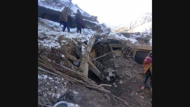 Jammu and Kashmir: নাগাড়ে বৃষ্টি, জম্মু-কাশ্মীরে ভূমিধসে মা ও তিন সন্তানের মৃত্যু