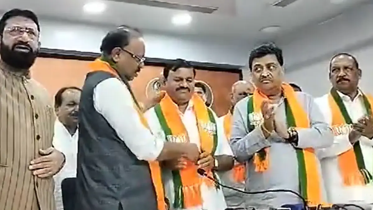 Maharashtra: কংগ্রেসের আবারও বড় ধাক্কা, বিজেপিতে যোগ দিলেন মহারাষ্ট্রের কংগ্রেস নেতা পদ্মাকর ভালভি