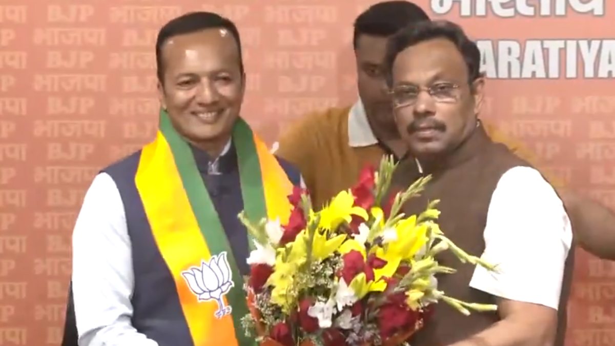 Naveen Jindal: প্রার্থী মা, ঘোড়ায় চড়ে ভোট দিতে এলেন বিজেপি সাংসদ ছেলে নবীন জিন্দাল