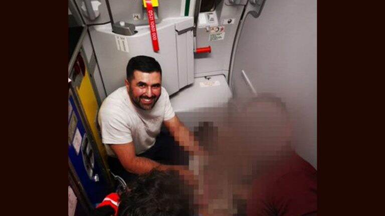 Woman Gives Birth On Flight: জর্ডন থেকে লন্ডনগামী বিমানের মধ্যে সন্তানের জন্ম দিলেন এক মহিলা, ঘটনা হল ভাইরাল