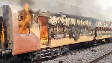 Train Fire Video: তেলাঙ্গানায় ট্রেনে আগুন, দাউ দাউ করে জ্বলছে কামরা, দেখুন ভিডিয়ো