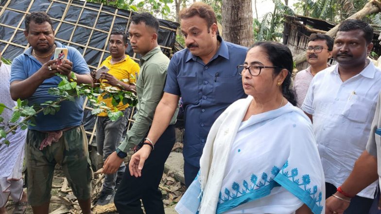 Mamata Banerjee: ঘূর্ণিঝড়ে ক্ষতিগ্রস্ত আলিপুরদুয়ারে মমতা, সাহায্যের আর্জি জানিয়ে 'দিদি'র পায়ে লুটিয়ে পড়লেন স্থানীয়রা
