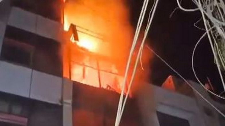 Fire Breaks Out: দিল্লির গান্ধী নগরে চারতলা মার্কেটে ভয়াবহ আগুন