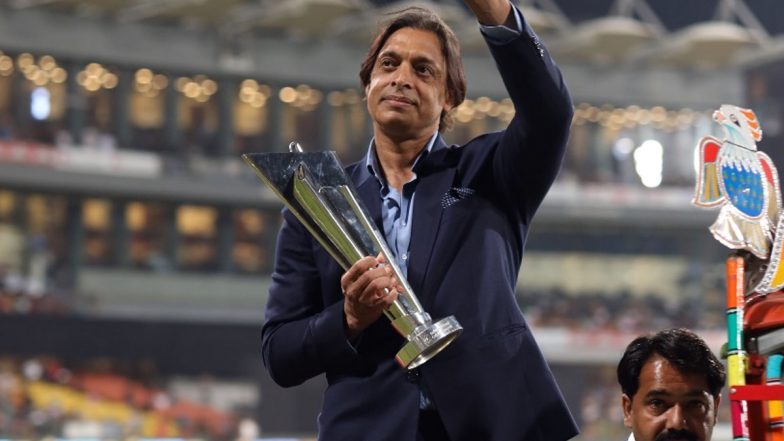 Shoaib Akhtar With T20 World Cup Trophy: লাহোর স্টেডিয়ামে বিশ্বকাপ ট্রফি নিয়ে শোভাযাত্রা পাক পেসারের, দেখুন ছবিতে