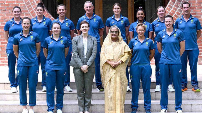 BAN W & AUS W Meet BAN PM: দেখুন, বাংলাদেশের প্রধানমন্ত্রী শেখ হাসিনার সঙ্গে সাক্ষাৎ করলেন হিলির অজি মহিলা দল