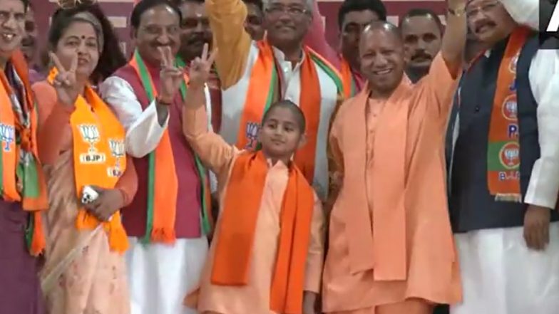 Yogi Adityanath: যোগী আদিত্যনাথের ভোট প্রচারে শিশুর ব্যবহার! নির্বাচনী বিধিভঙ্গের অভিযোগ বিরোধীদের