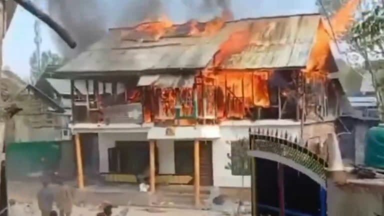 Jammu and Kashmir Fire: ঈদের সকালে কাশ্মীরে বিধ্বংসী আগুন! ভষ্মীভূত বাড়ির একাংশ