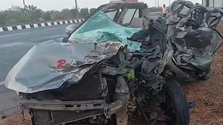 Car accident in Andhra Pradesh: অন্ধ্রে পথ দুর্ঘটনা দুমড়ে মুছড়ে গেল গাড়ি! মৃত ৩, আহত ২