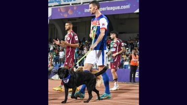 Rescued Dog Awareness in Bengaluru-Mohun Bagan Match: দেখুন,  সচেতনতা বাড়াতে মাঠে উদ্ধার করা কুকুর নিয়ে বেঙ্গালুরু-মোহনবাগানের খেলোয়াড়রা