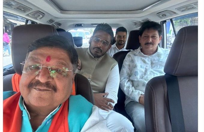 Indore Lok Sabha: সুরাটের পর এবার ইন্দোরে ওয়াকওভার পাচ্ছে বিজেপি, কংগ্রেসের অক্ষয় বামের মনোনয়ন প্রত্যাহারে কৈলাস গড়ে গেরুয়া জয়