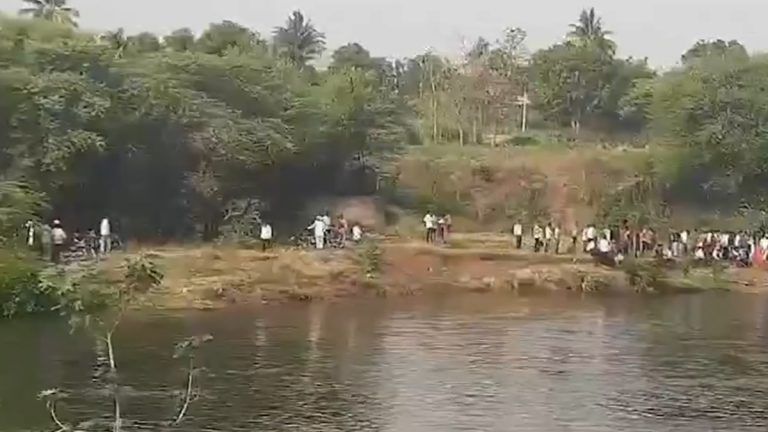 Boat Capsized: অনুসন্ধান অভিযানের মাঝে নৌকা উল্টে মৃত্যু ৩ কর্তব্যরত এসডিআরএফ জওয়ানের