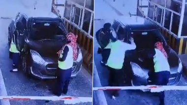 Meerut Car Crash Video: টোল প্লাজার মহিলা কর্মীকে ধাক্কা মেরে চম্পট দিল্লি থেকে আসা গাড়ির, ঘটনা মিরাটের কাশী টোল প্লাজায় (দেখুন ভিডিও)