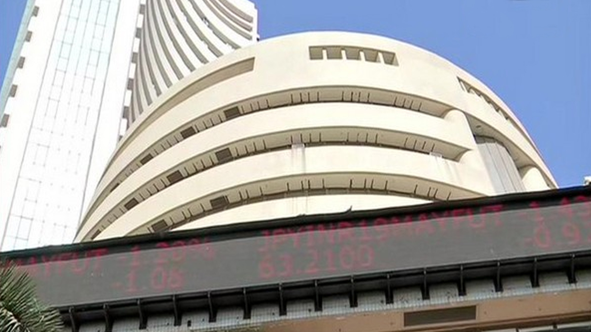 Stock Market Rise Friday: সকাল থেকে শেয়ার বাজারের অভিমুখ নীচে থাকলেও শুক্রবার বেলায় বাড়লো শেয়ার সূচক