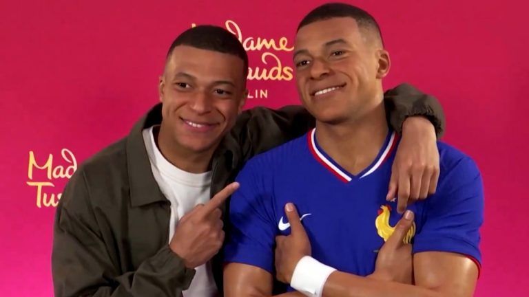 Mbappe Wax Statue at Madame Tussauds: দেখুন, মাদাম তুসো মিউজিয়ামের নিজের মোমের মূর্তি উন্মোচন করলেন এমবাপে