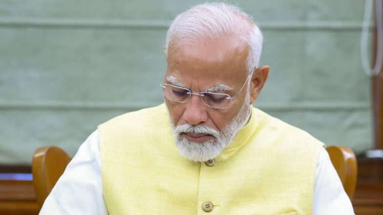 PM Modi: প্রধানমন্ত্রী পদে শপথ নিয়েই কাজ শুরু মোদী ৩.০ সরকারের, কিষাণ সম্মান নিধি যোজনার ১৭'তম কিস্তির অনুমোদন দিলেন নমো