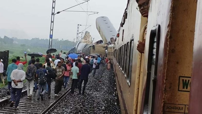 Sealdah-Kanchanjungha Express Accident: শিয়ালদহ যাওয়ার পথে দুর্ঘটনার কবলে কাঞ্চনজঙ্ঘা এক্সপ্রেস, হেল্পলাইন নম্বর চালু পূর্ব রেলের