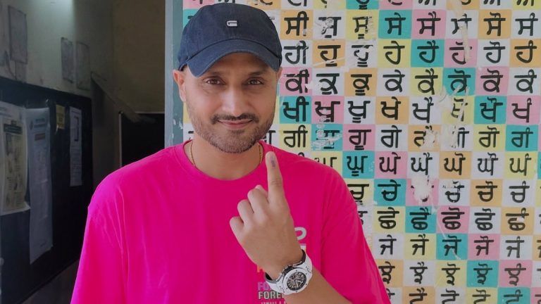 Harbhajan Singh Casts Vote: নিজের শহর জলন্ধরে ভোট দিলেন হরভজন সিং, দেখুন ভিডিও