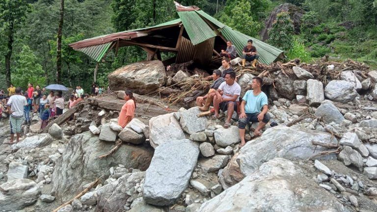 Sikkim Landslide: প্রবল বৃষ্টির জেরে দক্ষিণ সিকিমে ভূমিধস,এক মহিলা সহ অন্তত তিনজনের মৃত্যু (দেখুন ছবি)