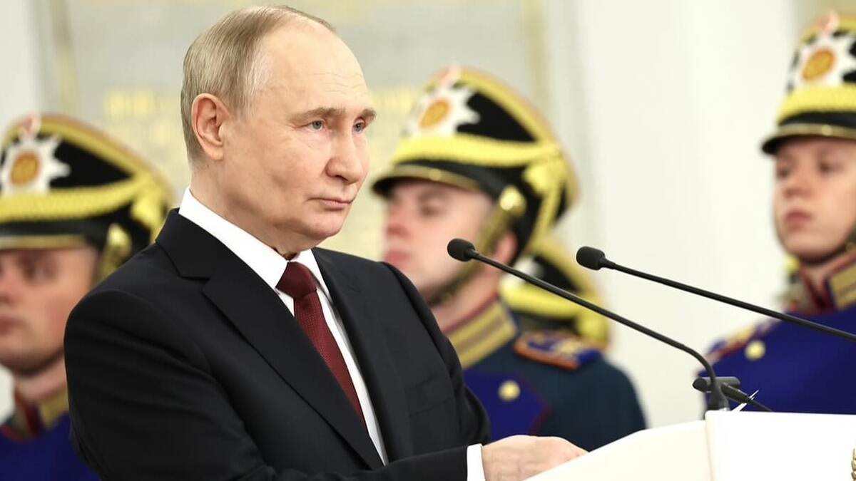 Vladimir Putin: বাহাত্তরে বাজিমাত, 'বৃদ্ধ' পুতিনের জিমন্যাস্ট বান্ধবী, রুশ প্রেসিডেন্টের ১০ বছরের ছেলের ছবি প্রকাশ্যে