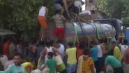 Water Crisis in Delhi: তীব্র জলসঙ্কটে ভুগছে দিল্লিবাসী, জলের ট্যাঙ্কারের দেখা মিলতেই বালতি-গামলা নিয়ে ছেঁকে ধরছে এলাকাবাসী