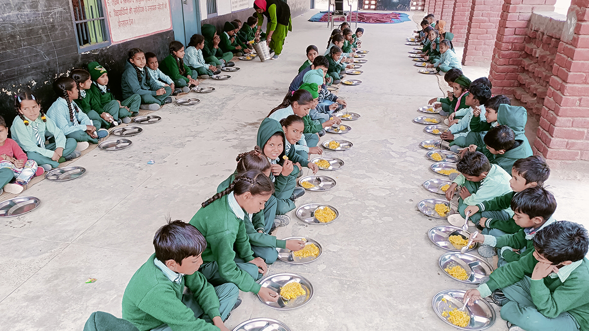 Mid Day Meal: বাজারে আগুন, পাঁচ মাসের মধ্যে মিড-ডে মিলে বরাদ্দ বৃদ্ধি করল কেন্দ্র